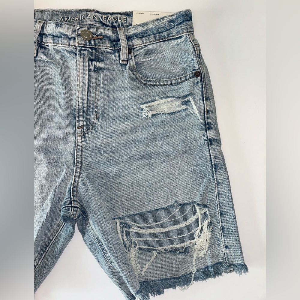 NWT American Eagle Skater Short frayed, raw edge hem Hi Rise jean shorts sz 2/26 - Picture 5 of 13